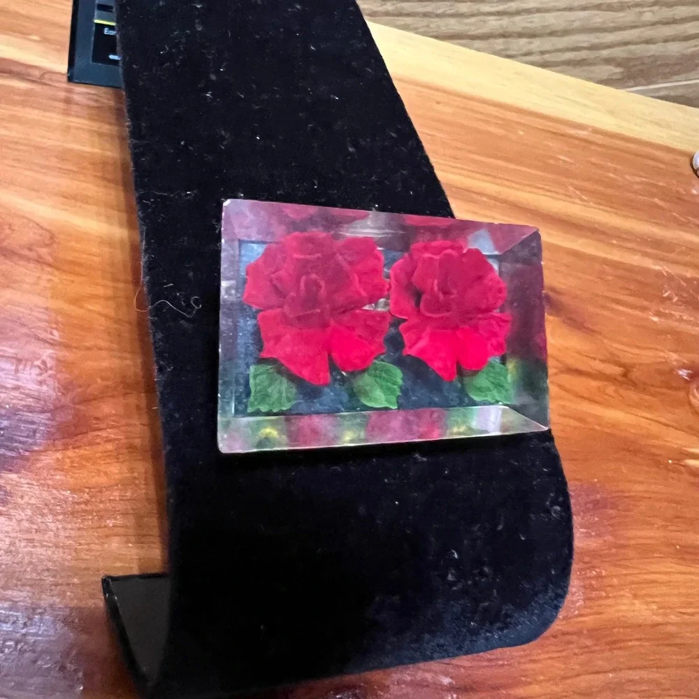 Vintage Reverse Carved Lucite Rose Brooch Red Floral Intaglio Acrylic‎ Pin